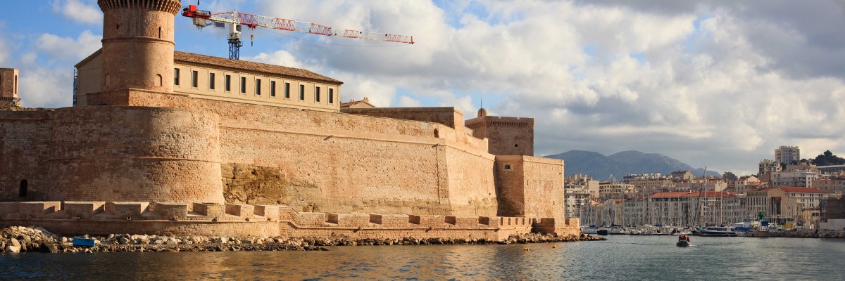 Monument De Marseille : Le Fort Saint Jean Et Son Point De Vue Magnifique